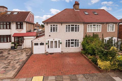Chessington Avenue, Bexleyheath, DA7 3 bed semi