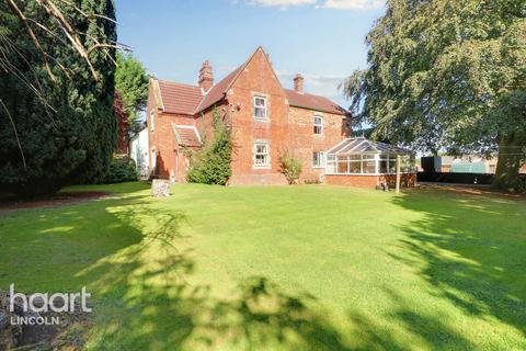 6 bedroom detached house for sale