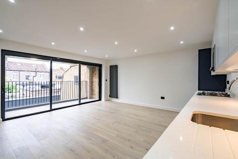 Clinton Road, Forest Gate, E7 3 bed apartment for sale