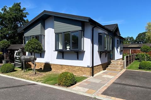 Bracknell, Berkshire, RG42 2 bed park home for sale