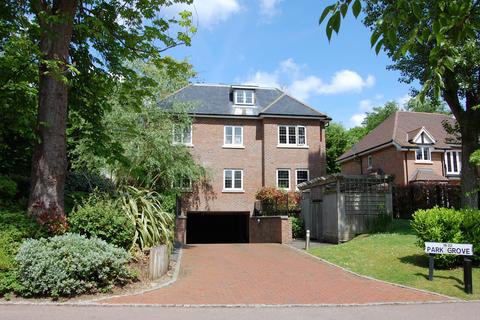 Beaconsfield HP9 2 bed ground floor flat for sale