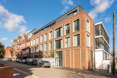 49 Station Road, Gerrards Cross SL9 1 bed apartment for sale