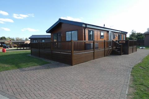 west mersea holiday park, CO5 2 bed lodge for sale