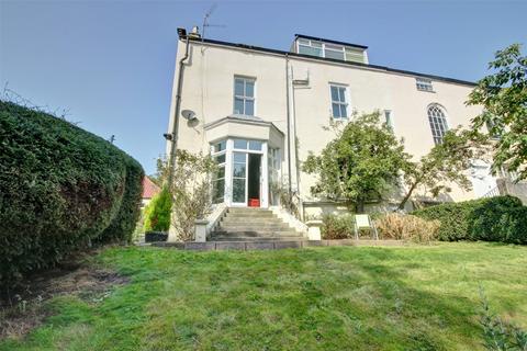 5 bedroom semi-detached house for sale