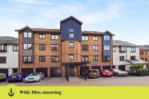 Moorhead Court, Ocean Village, SO14 1 bed flat for sale