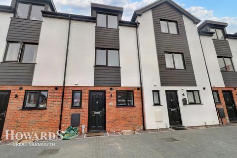 Villa Place, Albion Road, Great Yarmouth 4 bed terraced house for sale