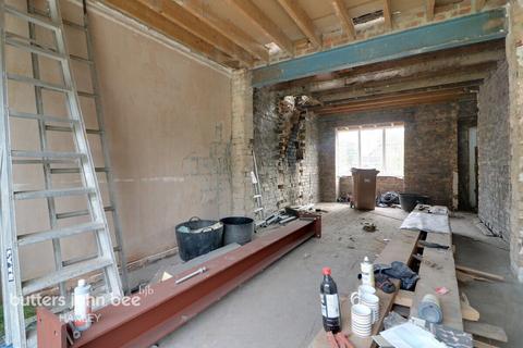6 bedroom detached house for sale