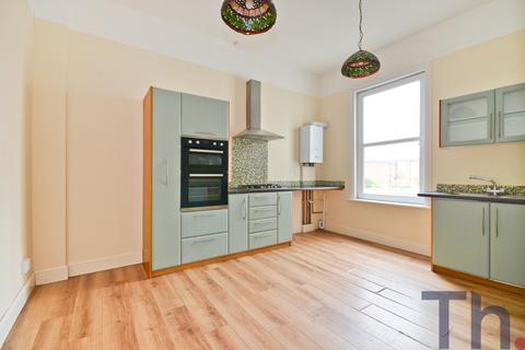 3 bedroom flat for sale