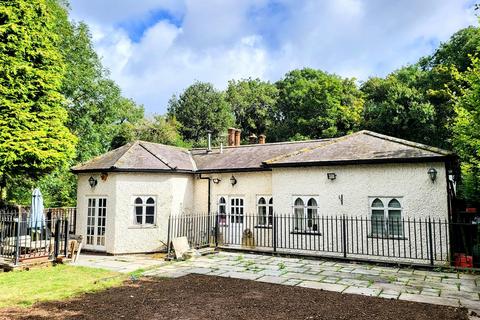 Nr Westmill, Buntingford, Herts 3 bed detached bungalow for sale