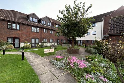 Farm Hill Road, Waltham Abbey 1 bed apartment for sale