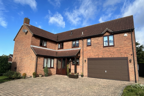 5 bedroom detached house for sale