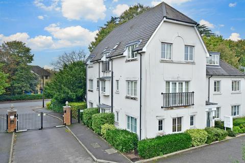 Hartington Close, Reigate, Surrey 3 bed penthouse for sale
