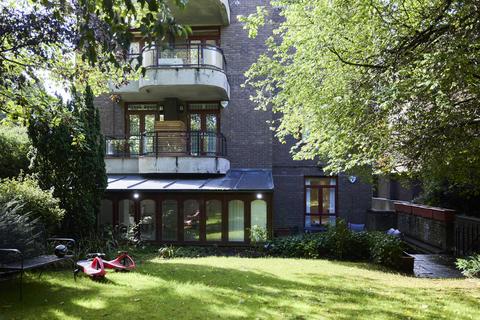 Avenue Road, London, NW8 4 bed apartment for sale
