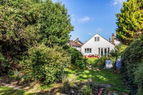 MANOR GREEN ROAD, EPSOM, KT19 3 bed detached bungalow for sale