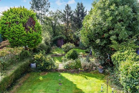 MANOR GREEN ROAD, EPSOM, KT19 3 bed detached bungalow for sale