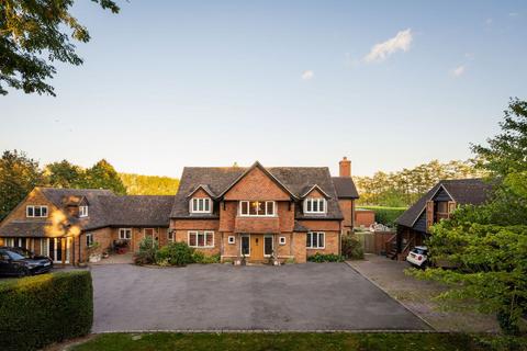 6 bedroom detached house for sale