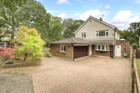 Paddock Chase, CM8 4 bed detached house for sale