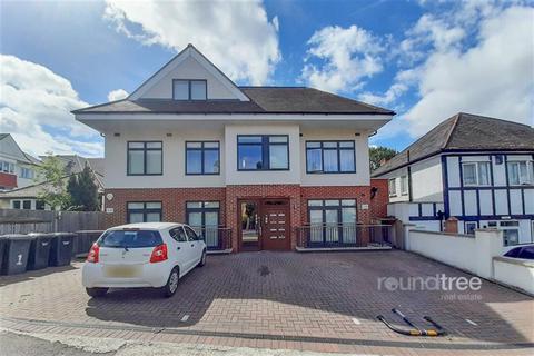 Graham Road, Hendon NW4 3 bed apartment for sale