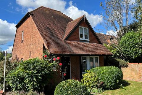 2 bedroom detached house for sale