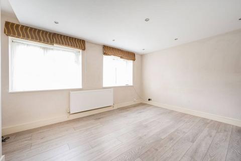 Rosemont Road, Acton, London, W3 2 bed flat for sale