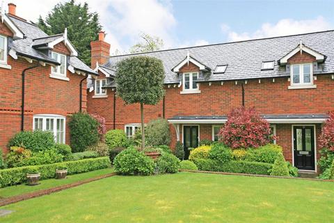 The Courtyard, Essendon AL9 3 bed semi