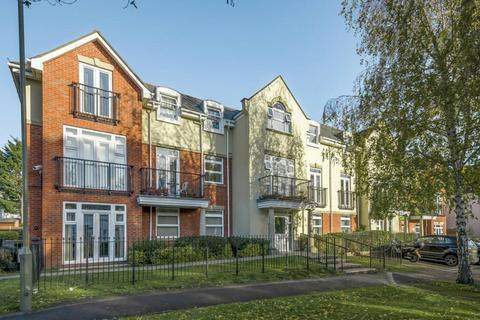 Mayfair Court, Stonegrove, Edgware, HA8 2 bed flat for sale