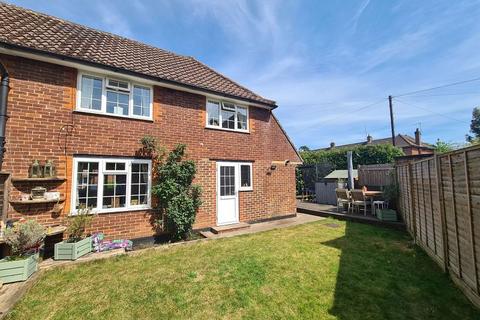 Broderick Grove, Great Bookham KT23 3 bed semi