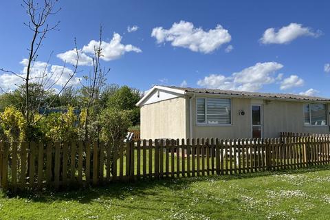MAIN ROAD, HUMBERSTON FITTIES 2 bed chalet for sale