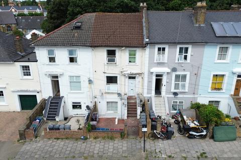 Villiers Road, Isleworth, TW7 3 bed flat for sale