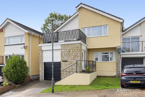 3 bedroom link detached house for sale