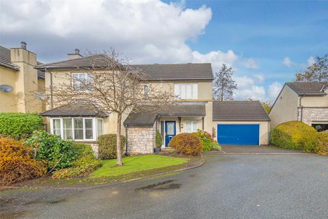 Hawthorn Gardens, Kendal LA9 4 bed detached house for sale