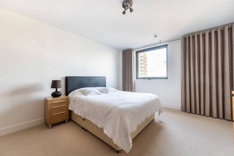 Station Grove, Wembley, HA0 2 bed flat for sale