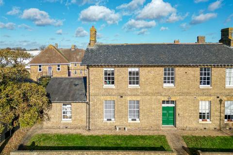 HORSESHOE CRESCENT, Shoeburyness... 2 bed apartment for sale
