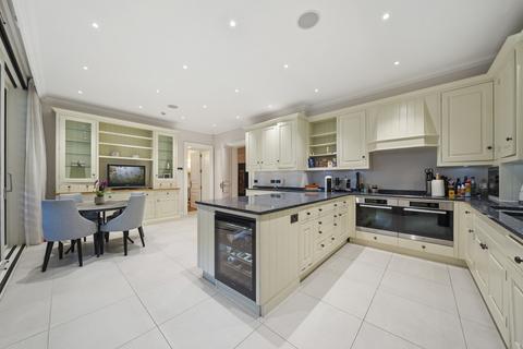 Montrose Place, London, SW1X 3 bed apartment for sale