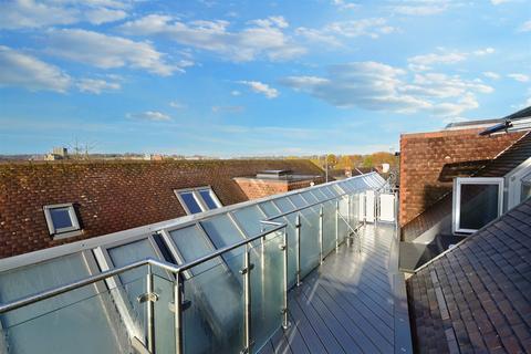 Winchester 2 bed penthouse for sale