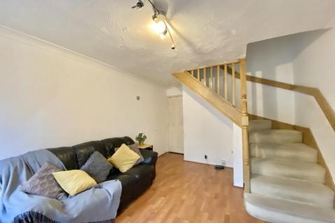 Sharpness Close, Hayes, UB4 9SW 1 bed house for sale