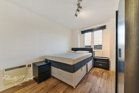 Locksons Close, London, E14 2 bed apartment for sale