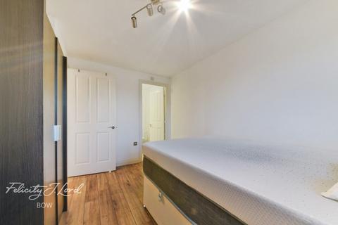 Locksons Close, London, E14 2 bed apartment for sale
