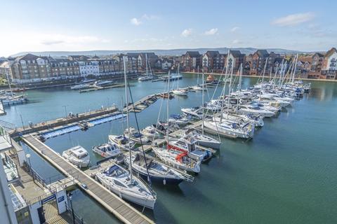 Midway Quay, Eastbourne, BN23 2 bed apartment for sale