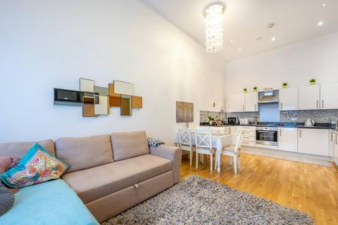 River Heights, Stratford, London, E15 2 bed maisonette for sale