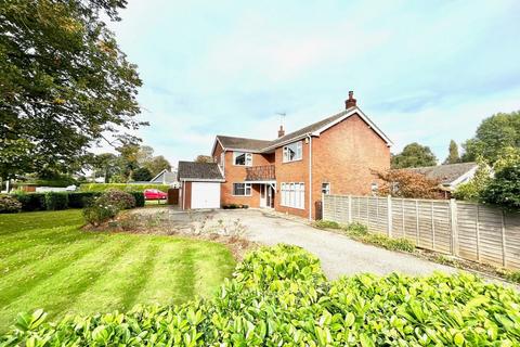 Bell Lane, Moulton 4 bed detached house for sale