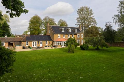 6 bedroom detached house for sale