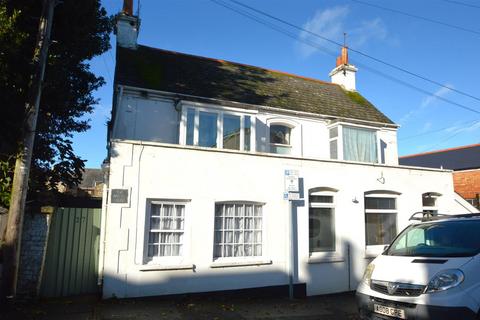 CENTRAL RYDE 2 bed ground floor flat for sale