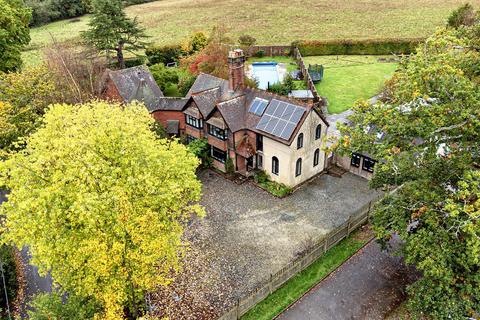 Cansiron Lane, Edenbridge TN8 5 bed semi