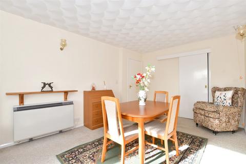 1 bedroom ground floor flat for sale