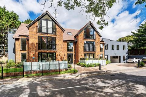 ASHTEAD KT21 2 bed apartment for sale