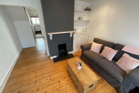 Bank Street, Faversham, Kent 2 bed terraced house for sale