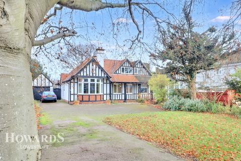 Yarmouth Road, Lowestoft 5 bed semi