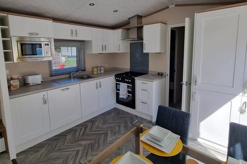 Emms Lane, Brooks Green, Horsham... 2 bed park home for sale