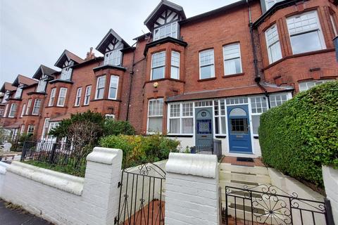 6 bedroom terraced house for sale